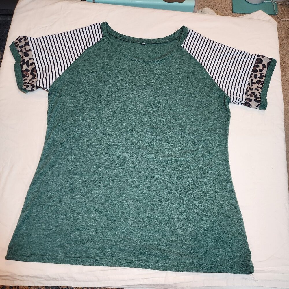 Green Short-Sleeved Shirt with Stripes and Leopard Print